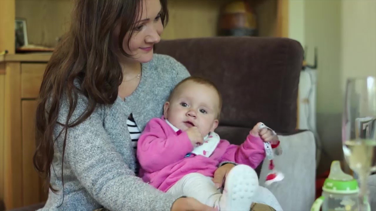 Ģimenes bizness! "Viņas melo labāk" kā Buļa varoņa meitiņas auklīte  pievienojas arī aktiera sieva Ilze | tv3.lv