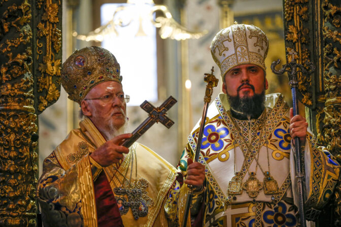 Patriarhs Bartolomejs un Ukrainas metropolīts Epifānijs