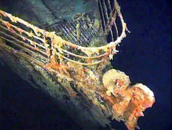TITANIC-SUBMERSIBLE/