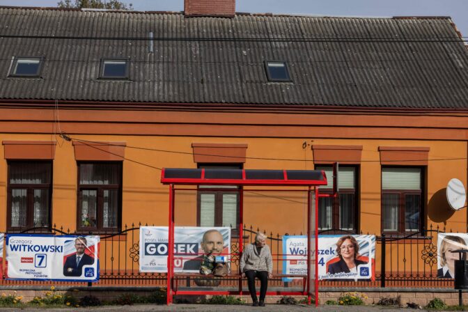 POLAND-POLITICS-ELECTION-POSTERS