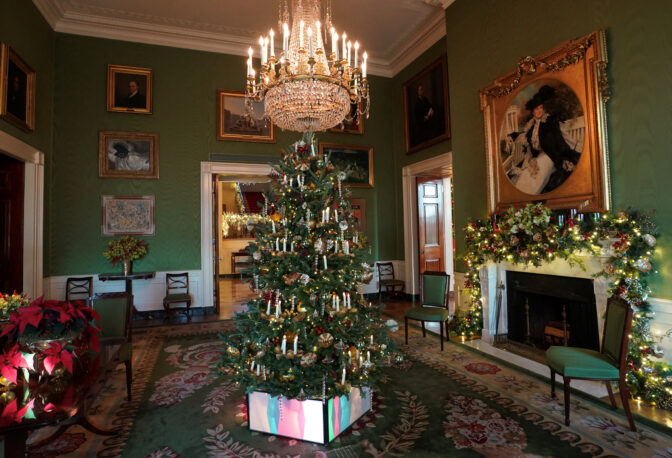 CHRISTMAS-SEASON/WHITE HOUSE