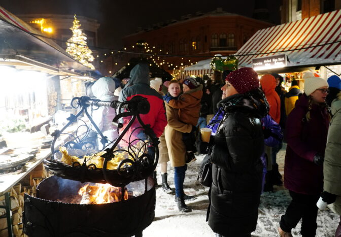 Ziemassvētku tirdziņš Doma laukumā