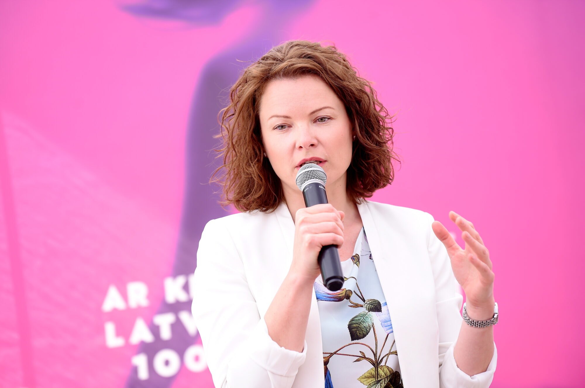 Dr. Vija Veisa,