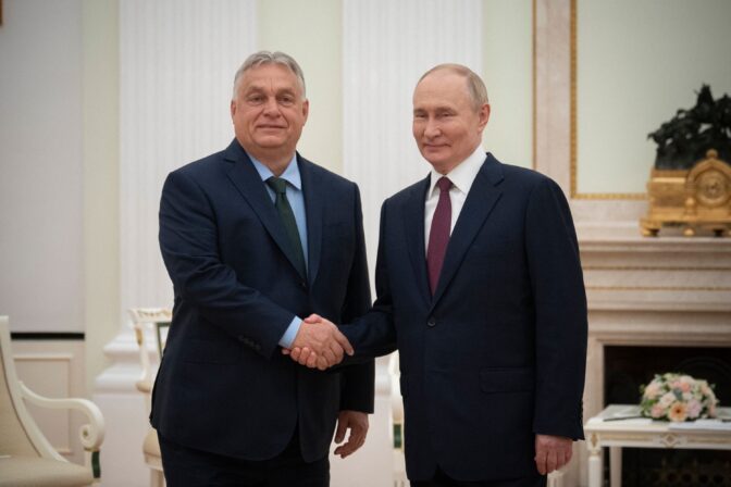TOPSHOT-RUSSIA-HUNGARY-EU-DIPLOMACY