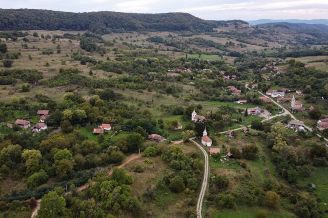 ROMANIA-TOURISM-CARPATHIAN-MOUNTAINS-RURAL-HIKING-TRAIL