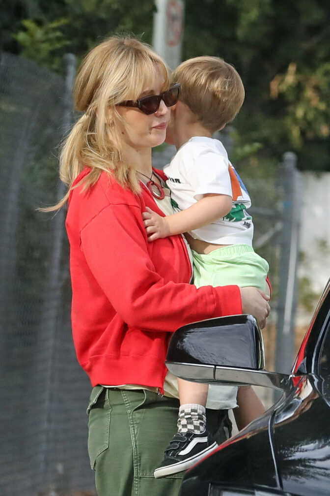 EXCLUSIVE Jennifer Lawrence Shows Off Her Growing Baby Bump In Los Angeles