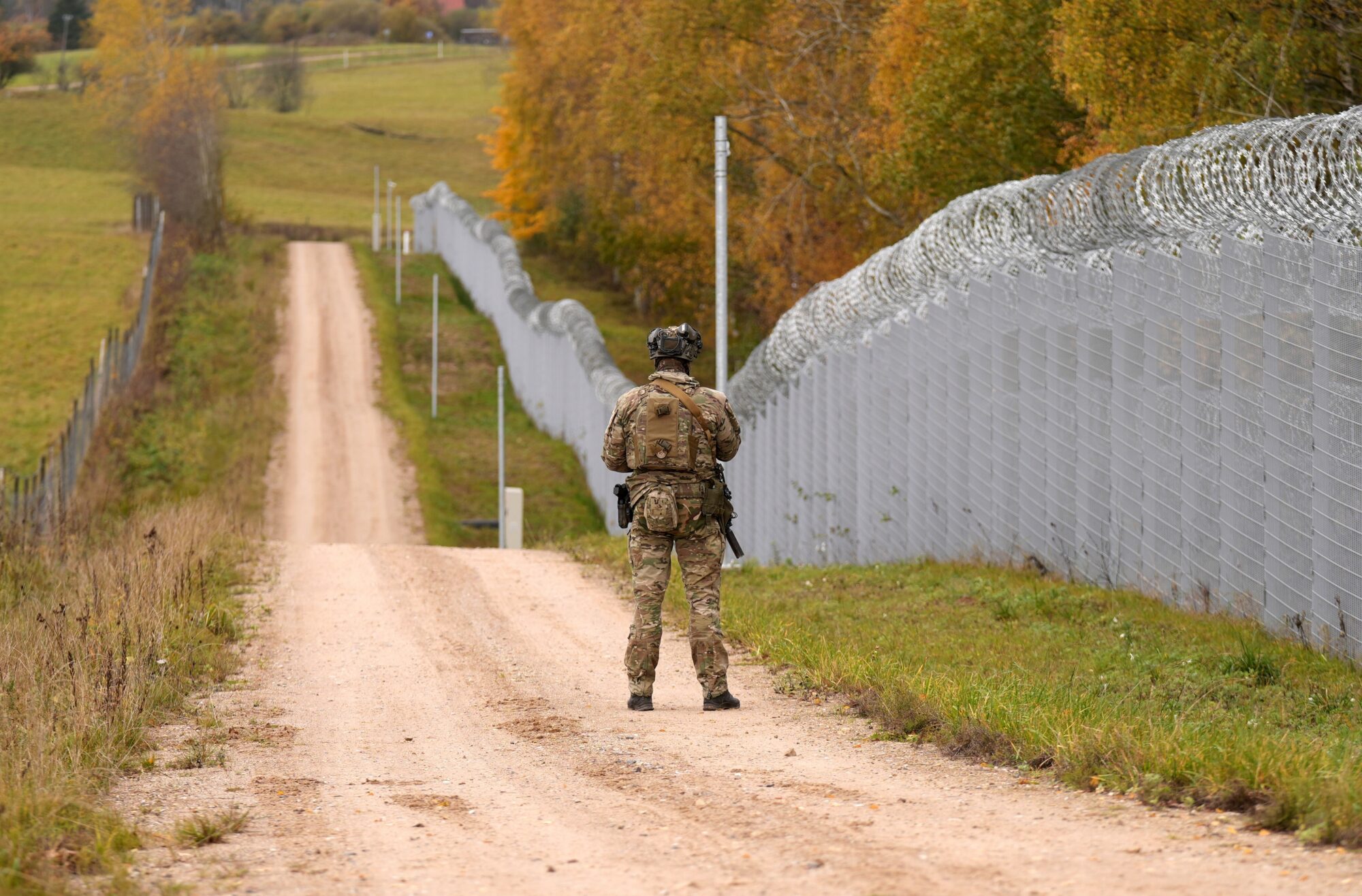 Eiropas Komisijas iekšlietu un migrācijas komisārs apmeklē Latvijas austrumu robežu
