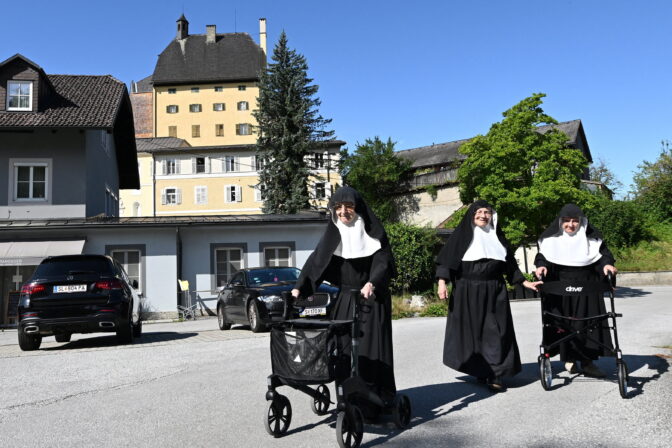 AUSTRIA-NUNS/CONVENT OCCUPATION