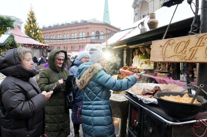 Ziemassvētku tirdziņš Doma laukumā