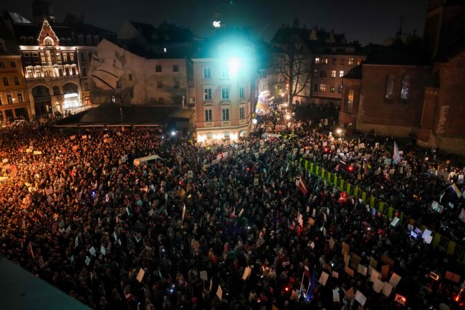 TOPSHOT-LATVIA-POLITICS-LAW-TREATY-DEMONSTRATION