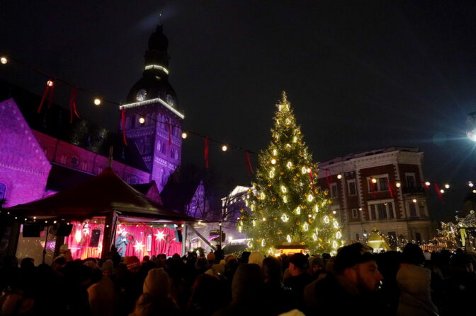 Atklāj Vecrīgas Ziemassvētku tirdziņu