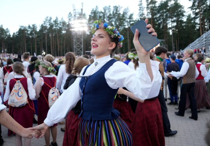 XIII Latvijas Skolu jaunatnes dziesmu un deju svētku noslēguma koncerta sadziedāšanās
