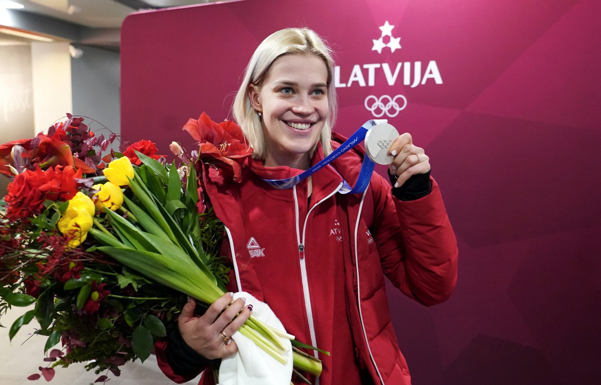Mājās sagaidīta olimpiskā vicečempione kamaniņu sportā Elīna Ieva Bota | tv3.lv
