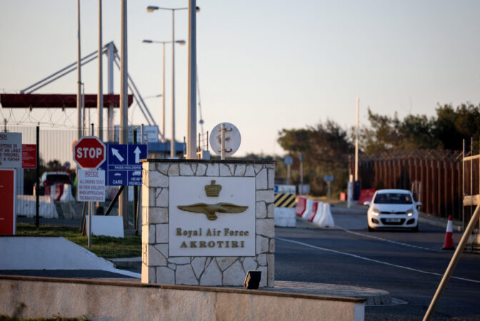 IRAN-CRISIS/BRITAIN-CYPRUS