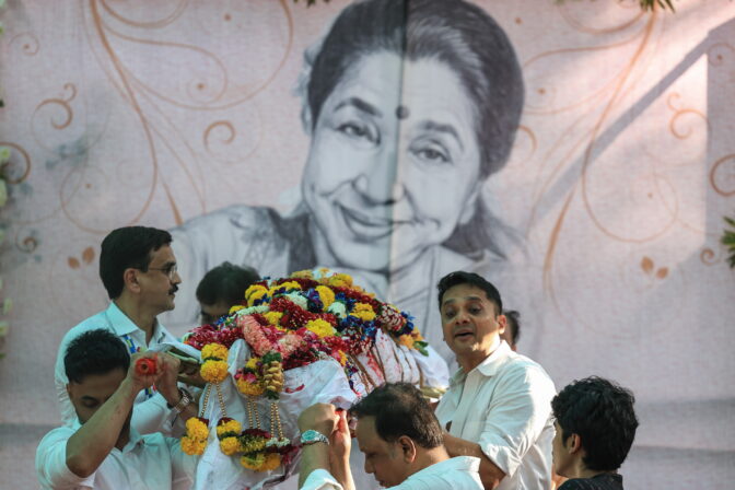 epaselect INDIA ASHA BHOSLE FUNERAL