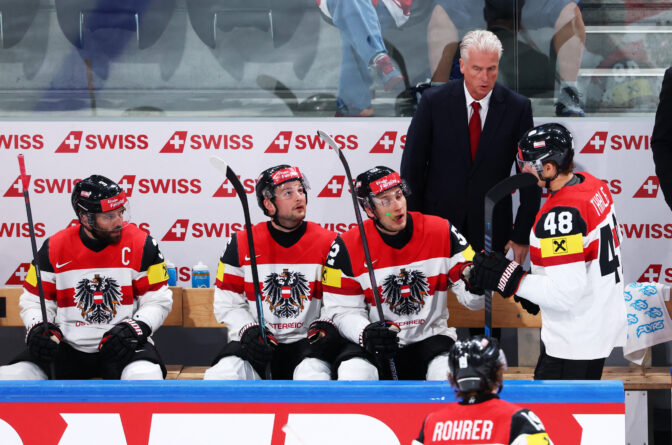 ICEHOCKEY-WORLD-GBR-AUT/