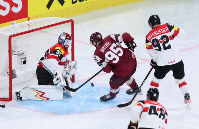 ICEHOCKEY-WORLD-LVA-AUT/