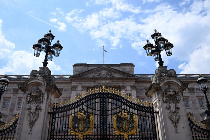 BRITAIN-ROYALS/MONEY