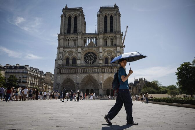 TOPSHOT-FRANCE-WEATHER-CLIMATE-HEATWAVE