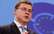 Dombrovskis: Parādos grimstošo Grieķiju var nākties glābt arī Latvijas nodokļu maksātājiem