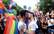 FOTO: Turcijas policija pret gejiem un lesbietēm izmanto asaru gāzi un gumijas lodes