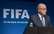 Korupcijas skandālu apvītās FIFA prezidents Blaters gatavs atkāpties