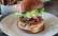 Bumbieru burgers dārza ballītēm