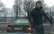 VIDEO: Iļģuciema "bojeviks" – dusmīgs šoferis ar āmuru izsit auto stiklu