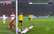 VIDEO: Stuttgart futbolists ar galvu ielido vārtu stabā