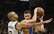 Spurs ar "bargu" aizsardzību NBA līderu cīņā pieveic Warriors