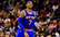 VIDEO: NBA spēles laikā zēns izskrien laukumā, lai apķertu Entoniju