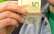 Bankomāts izdod saplēstu banknoti… Kā rīkoties šādā situācijā?