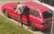 VIDEO! Vīrietis "šmigā" uzklūp svešam auto un tad mēģina bēgt no policistiem