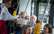 FOTO: rīdziniekus tramvajā pārsteidz ar mūziku un konfektēm
