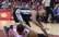 Spurs bez Bertāna palīdzības saspringtā galotnē pārspēj Rockets