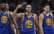 VIDEO: "splash brothers" nesaprotas? Tompsons "izčakarē" Karija pirmspēles triku