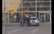 Policista acu priekšā Bauskā piekauj vīrieti, bet viņš iekāpj automašīnā; policijas komentārs