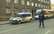 Biedējošs skats Teikā – policija ielenc "Rīgas satiksmes" autobusu, ierodas specvienība