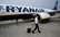Zemo algu dēļ "Ryanair" darbinieki uz četrām stundām streiko Vācijā