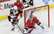"Hurricanes" vārtsarga likstas ar ripu pārtop par NHL sezonas komiskāko vārtu guvumu