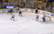 Somu vārtsargs NHL spēlē izvelk neticamu metienu! Pagājušās sezonas hits
