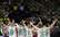 "Žalgiris" basketbolisti kopā ar faniem pēc izcīnītās ULEB Eirolīgas bronzas izpilda slaveno "Viking clap"