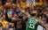 Džeimss labo rekordus un gūst 44 punktus; "Cavaliers" izlīdzina sēriju pret "Celtics"