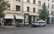 Policisti novieto mašīnu neatļautā vietā un dodas pēc bulciņām