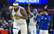 NBA zvaigzne Kazinss debitē "Warriors" sastāvā ar satriecošu danku un ūdeni uz galvas pēc spēles
