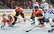 20 gadus vecais "Flyers" vārtsargs turpina pārsteigt NHL un neticamā veidā atvaira pretinieka metienu