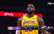 Kobe ir labāks! "Hawks" fani soda metienu izpildīšanas laikā cenšas izsist no sliedēm Lebronu Džeimsu