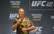 UFC čempione Džesika Andrade pozē kaila ar savu čempiones jostu