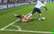 "Tottenham" futbolists draudzības spēlē ļoti sāpīgi uzkāpj virsū savam pretiniekam, par to netiek sodīts