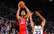 Fanu ovācijas un sajūsma! Bens Simonss realizē savu pirmo trīspunktu metienu NBA karjerā